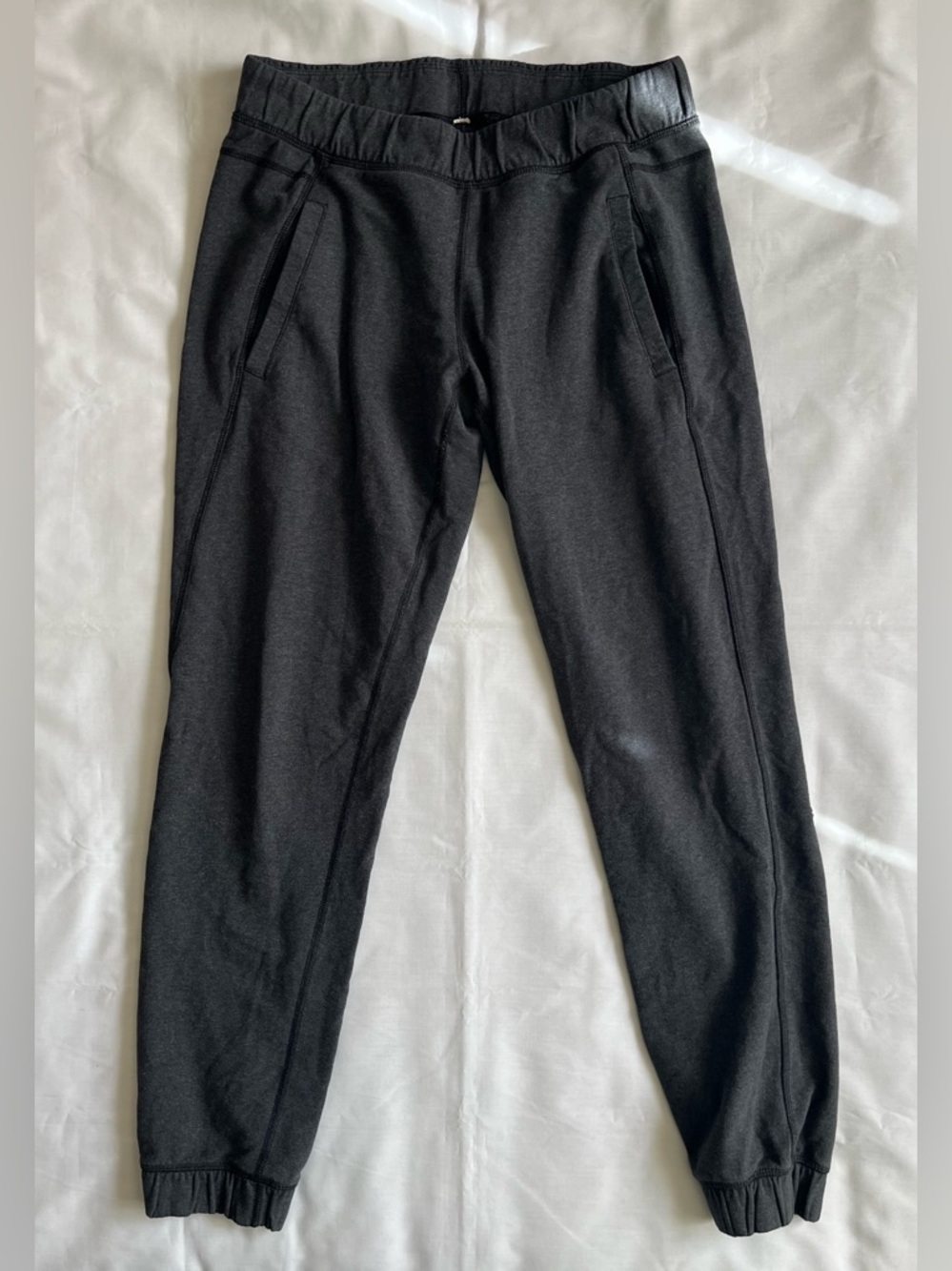 Lululemon. Size 6. Gray joggers.